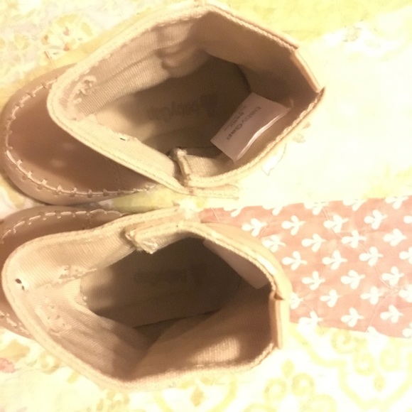 BabyGAP Moccasin Boots - Picture 5 of 8